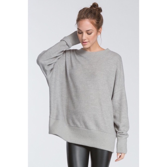 LAST ONE!! Oversized Super Soft Sweatshirt - Picture 2 of 4